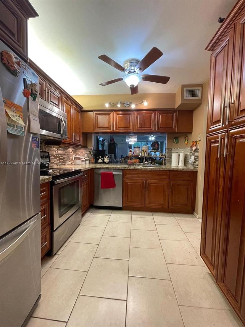 Picture of 10369 NW 24Th Pl # 201, Sunrise FL 33322