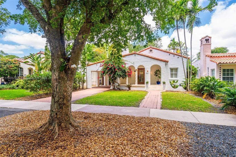 Picture of 521 San Lorenzo Avenue, Coral Gables FL 33146