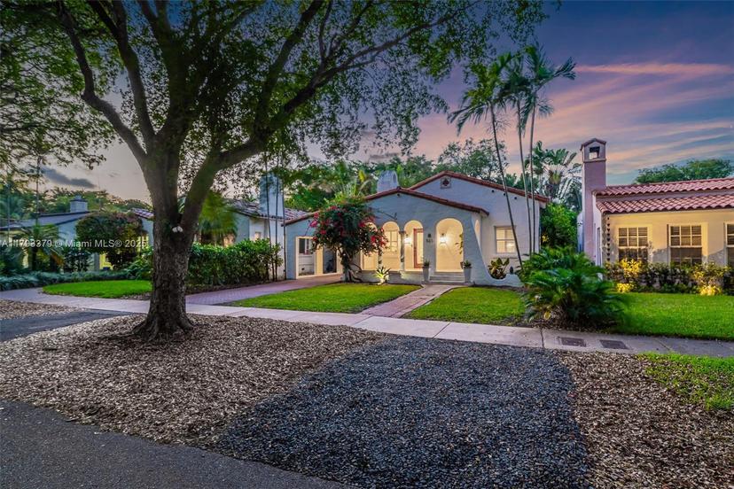 Picture of 521 San Lorenzo Avenue, Coral Gables FL 33146