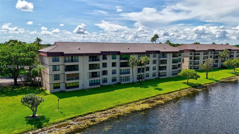 Picture of 2660 N Carambola Cir N # 303, Coconut Creek FL 33066