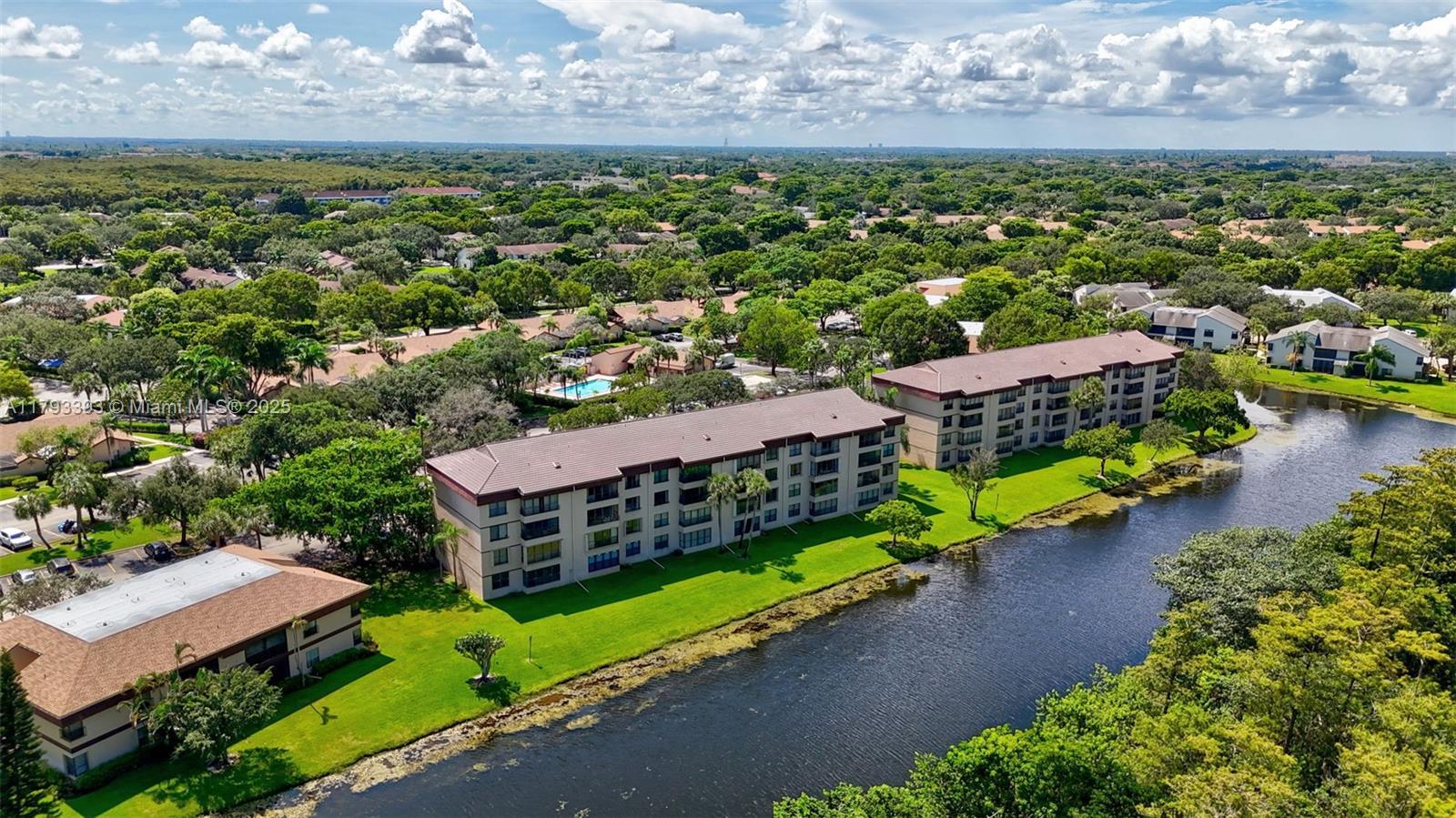Picture of 2660 N Carambola Cir N # 303, Coconut Creek, FL 33066