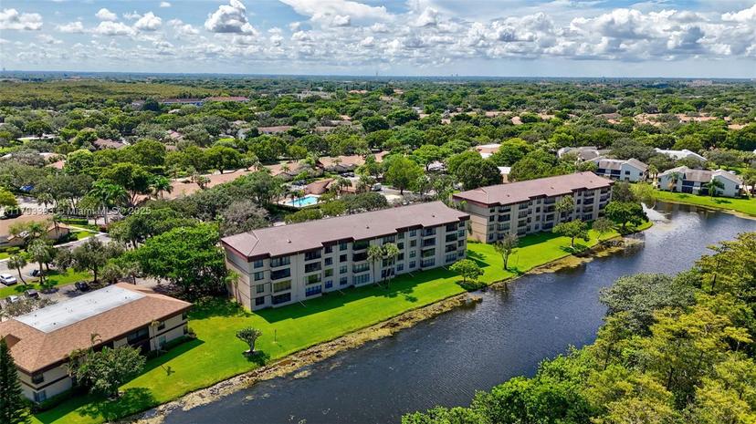 Picture of 2660 N Carambola Cir N # 303, Coconut Creek FL 33066