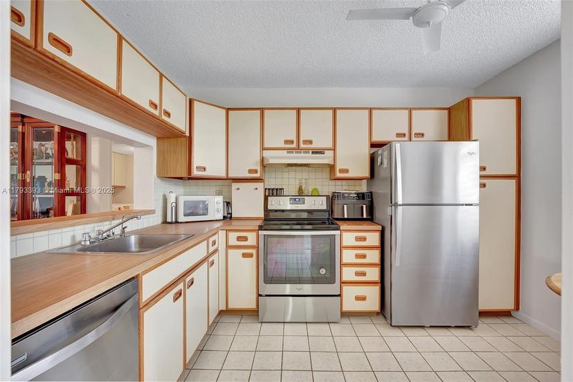 Picture of 2660 N Carambola Cir N # 303, Coconut Creek FL 33066