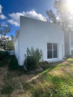 Picture of 2421 NW 23Rd Ln, Fort Lauderdale, FL 33311