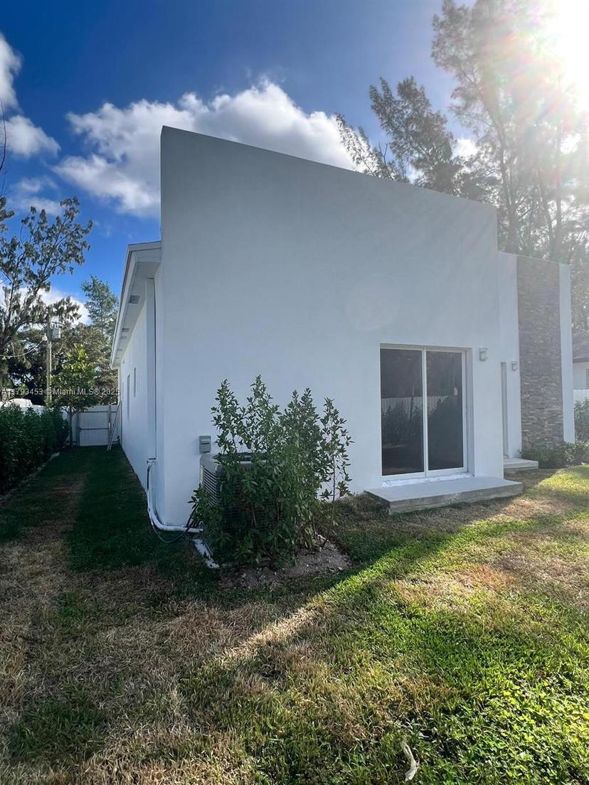 Picture of 2421 NW 23Rd Ln, Fort Lauderdale FL 33311