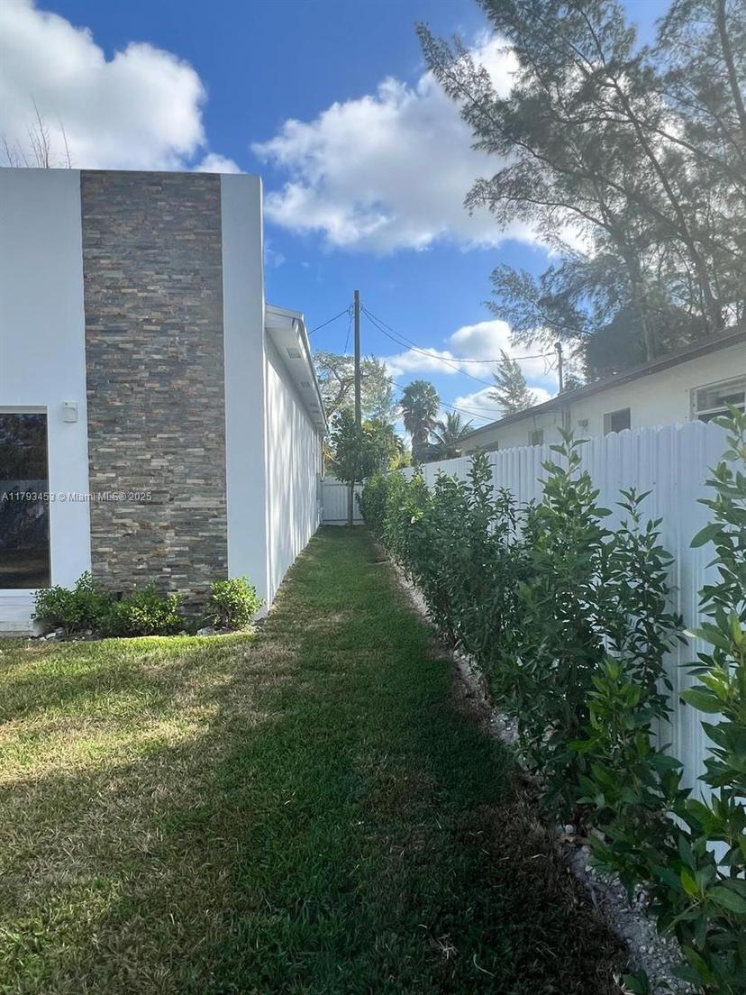 Picture of 2421 NW 23Rd Ln, Fort Lauderdale FL 33311