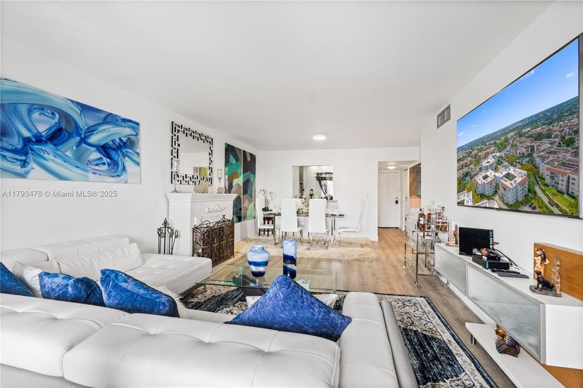 Picture of 2850 Somerset Dr # 410L, Lauderdale Lakes FL 33311