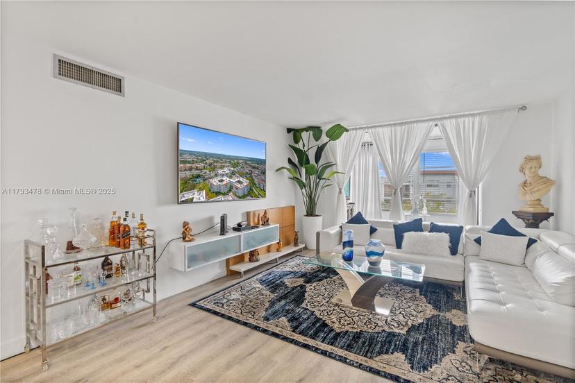 Picture of 2850 Somerset Dr # 410L, Lauderdale Lakes FL 33311