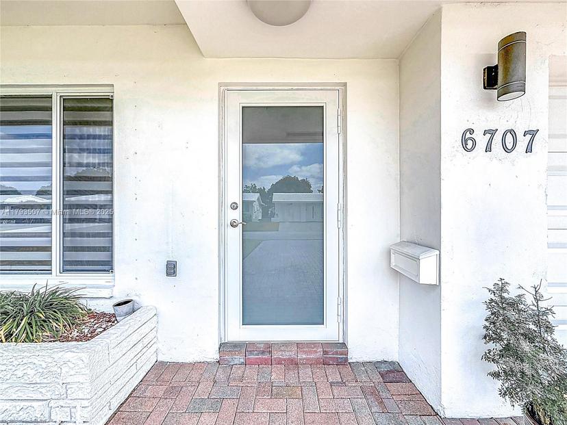 Picture of 6707 NW 71St St, Tamarac FL 33321