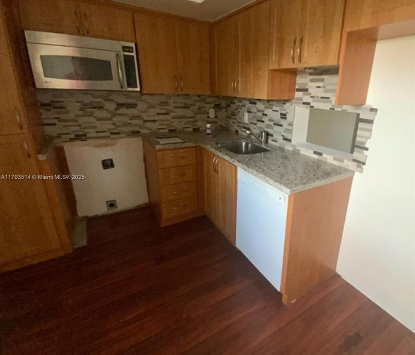 Picture of 3100 NE 48Th Ct # 313, Lighthouse Point FL 33064