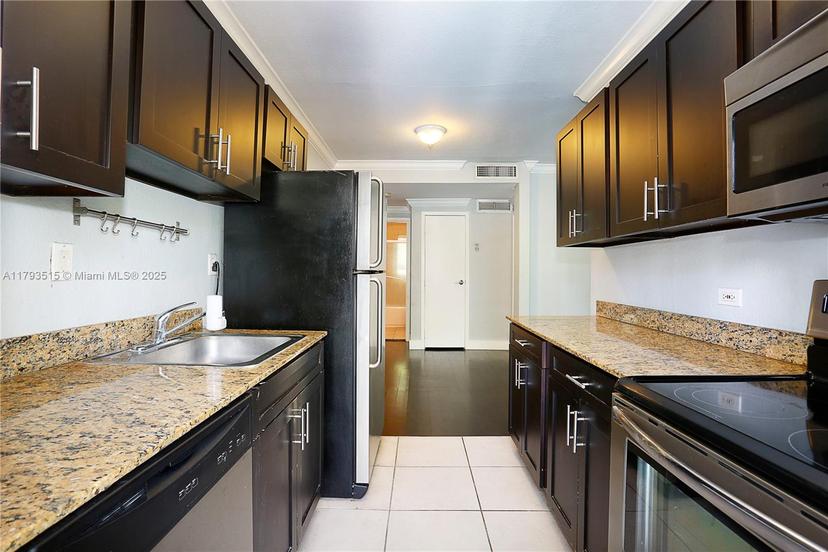 Picture of 95 Edgewater Dr # 206, Coral Gables FL 33133