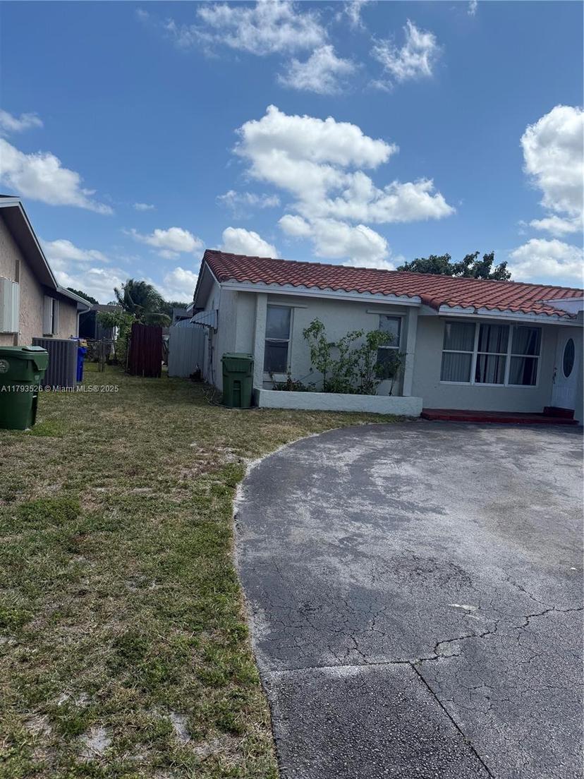 Picture of 8940 Johnson St, Pembroke Pines FL 33024