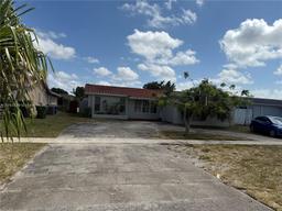 Picture of 8940 Johnson St, Pembroke Pines, FL 33024
