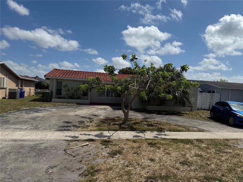 Picture of 8940 Johnson St, Pembroke Pines FL 33024