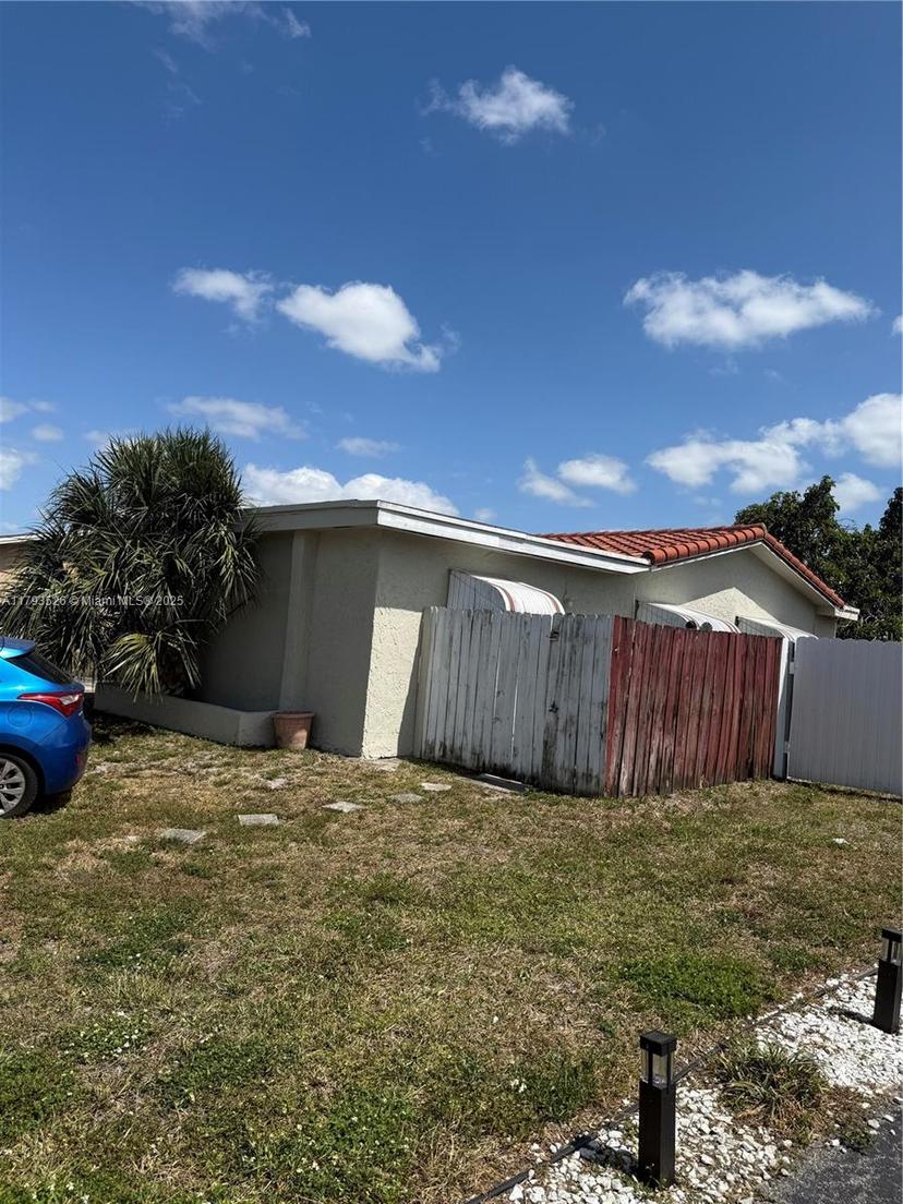 Picture of 8940 Johnson St, Pembroke Pines FL 33024