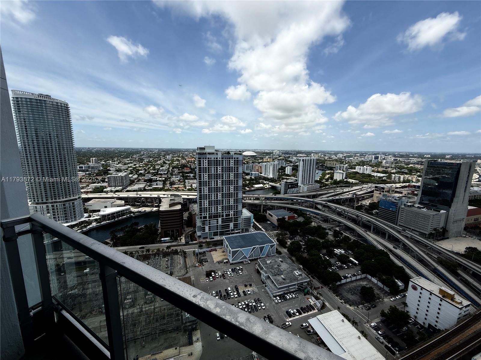 Picture of 90 SW 3Rd St # 4206, Miami, FL 33130