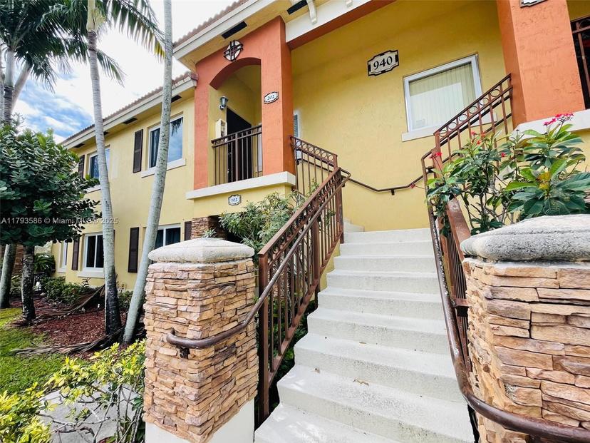 Picture of 940 NE 34Th Ave # 202, Homestead FL 33033