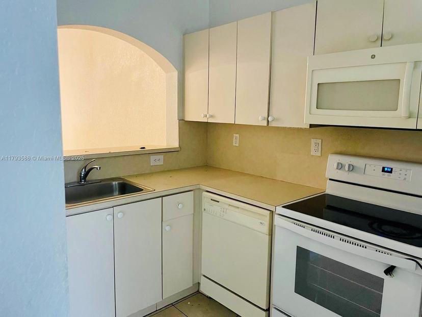 Picture of 940 NE 34Th Ave # 202, Homestead FL 33033