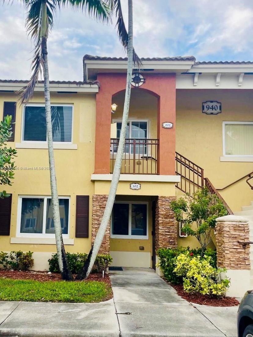 Picture of 940 NE 34Th Ave # 202, Homestead FL 33033