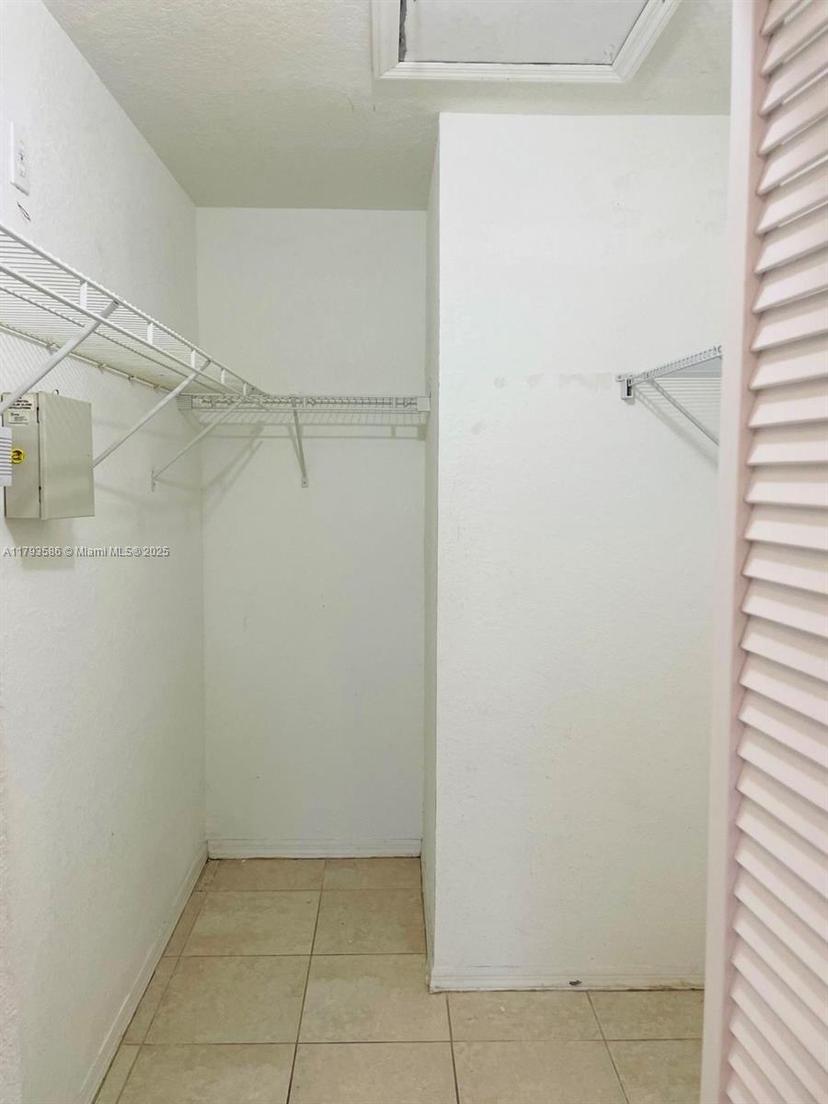 Picture of 940 NE 34Th Ave # 202, Homestead FL 33033