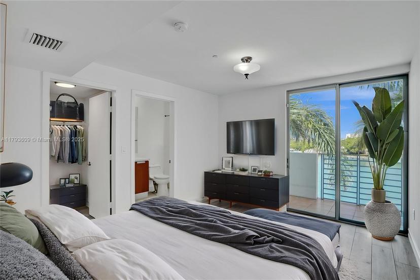 Picture of 171 N Shore Dr # 1, Miami Beach FL 33141