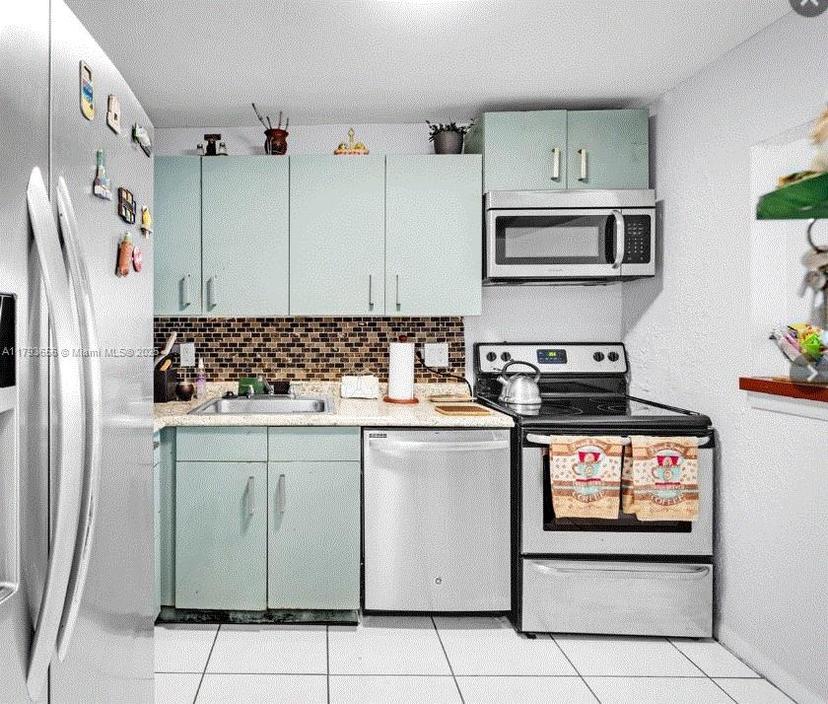 Picture of 13499 Biscayne Blvd # 913, North Miami FL 33181