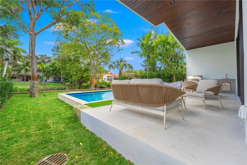 Picture of 4951 University Dr, Coral Gables FL 33146