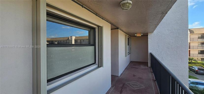 Picture of 10207 Sunrise Lakes Blvd # 307, Sunrise FL 33322