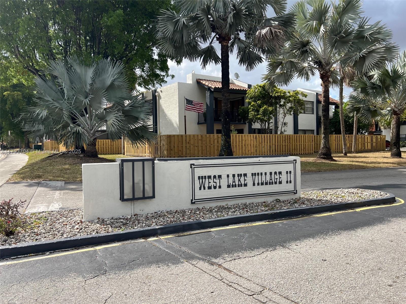 Picture of 460 W Park Dr # 103, Miami, FL 33172