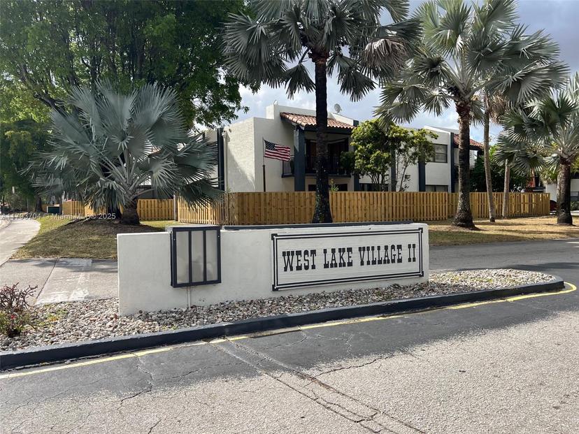 Picture of 460 W Park Dr # 103, Miami FL 33172