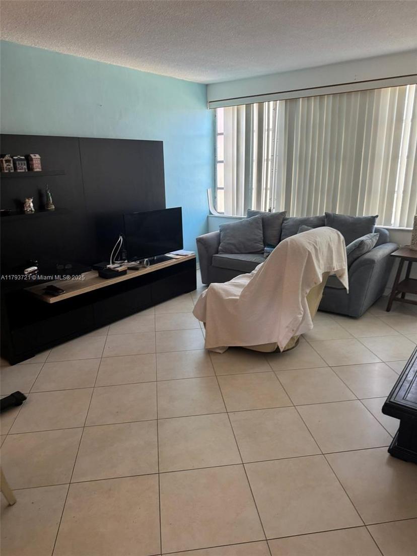 Picture of 18555 NE 14Th Ave # 602, Miami FL 33179