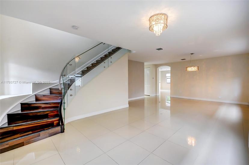 Picture of 9815 NW 86Th Ter, Doral FL 33178