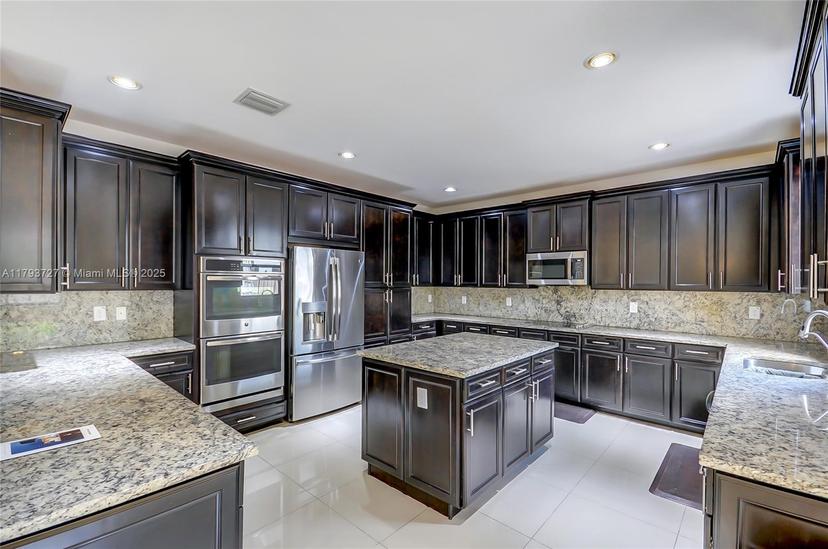 Picture of 9815 NW 86Th Ter, Doral FL 33178