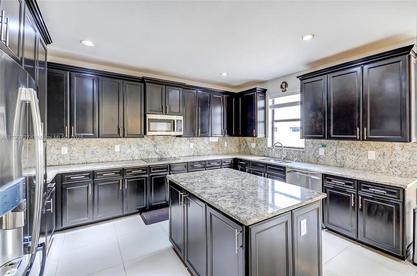 Picture of 9815 NW 86Th Ter, Doral FL 33178