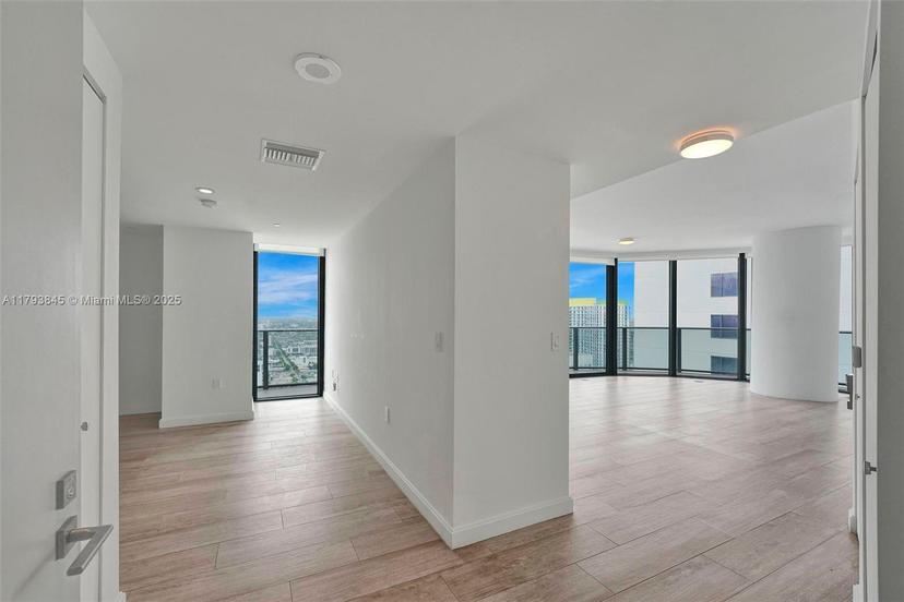 Picture of 55 SW 9Th St # 4008, Miami FL 33130