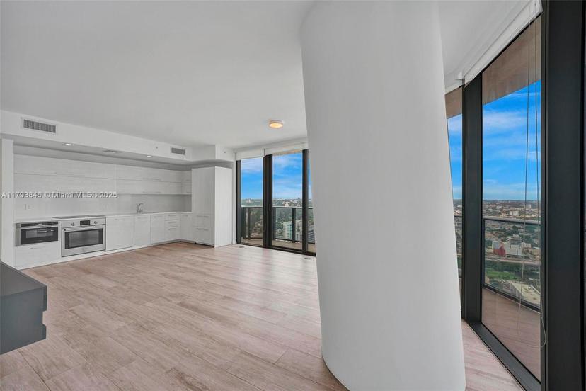 Picture of 55 SW 9Th St # 4008, Miami FL 33130