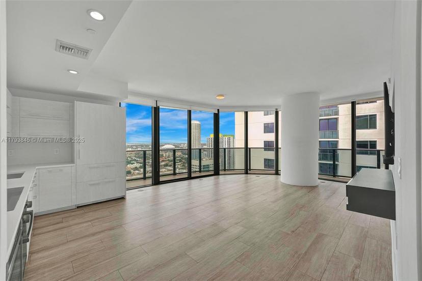 Picture of 55 SW 9Th St # 4008, Miami FL 33130