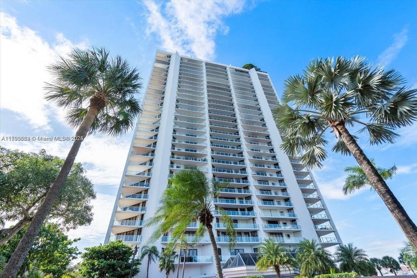 Picture of 19500 Turnberry Way # 20D, Aventura FL 33180