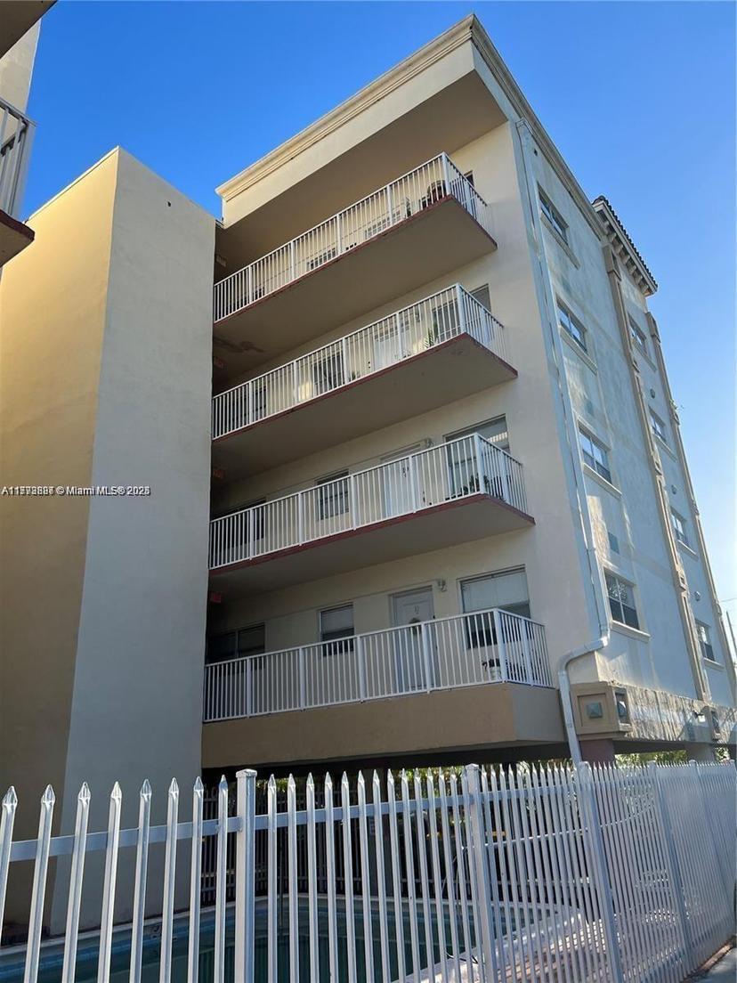 Picture of 2008 Jackson St # D9, Hollywood FL 33020