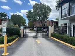 Picture of 10810 N Kendall Dr # Q7, Miami, FL 33176