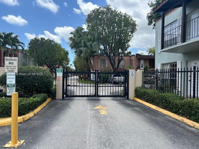 Picture of 10810 N Kendall Dr # Q7, Miami FL 33176