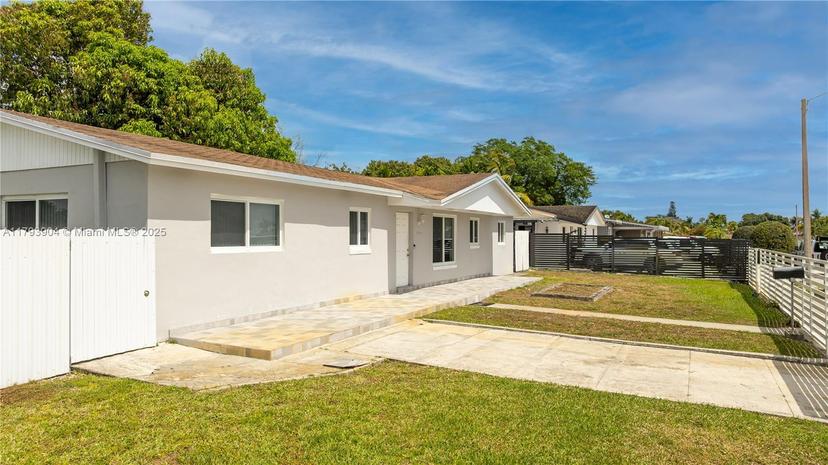 Picture of 5045 NW 186Th St, Miami Gardens FL 33055