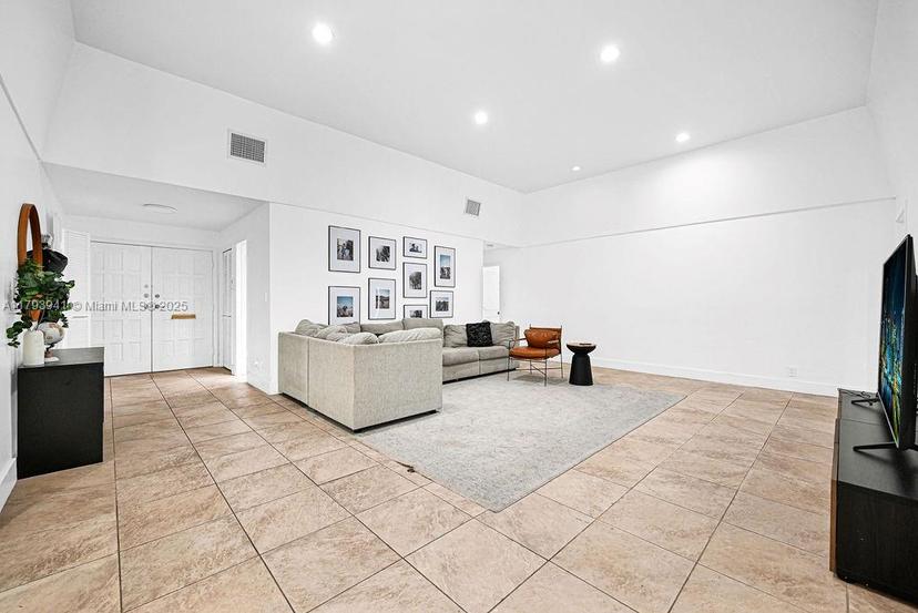Picture of 3501 Keyser Ave # 43, Hollywood FL 33021