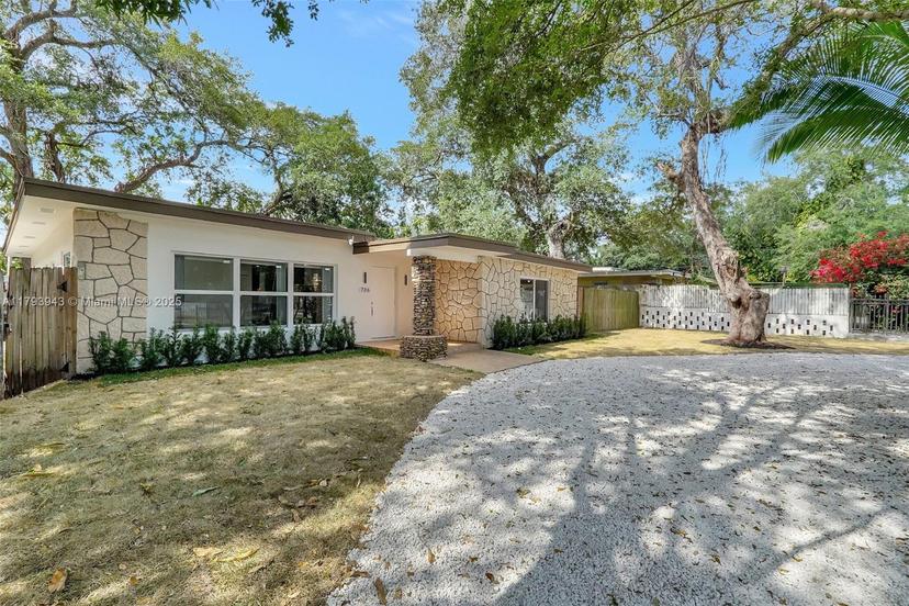 Picture of 736 NE 164Th St, Miami FL 33162
