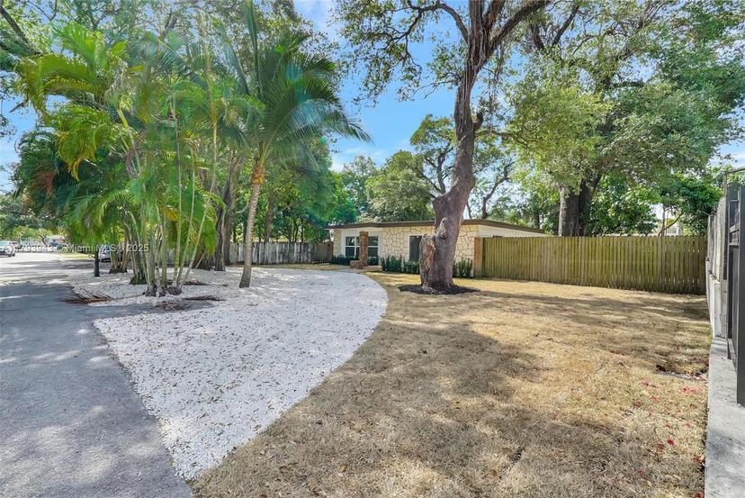 Picture of 736 NE 164Th St, Miami FL 33162