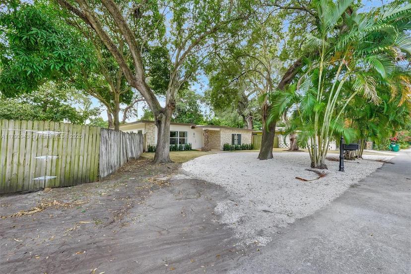 Picture of 736 NE 164Th St, Miami FL 33162