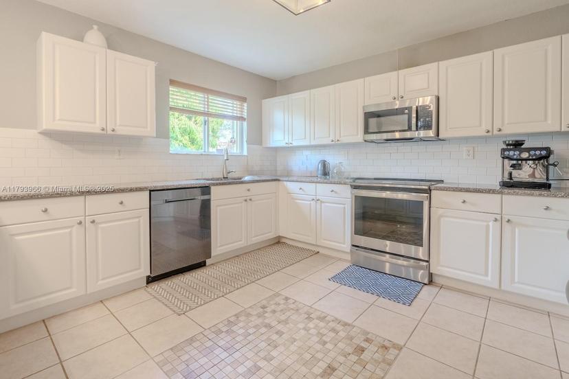 Picture of 8871 SW 212Th Ter, Cutler Bay FL 33189