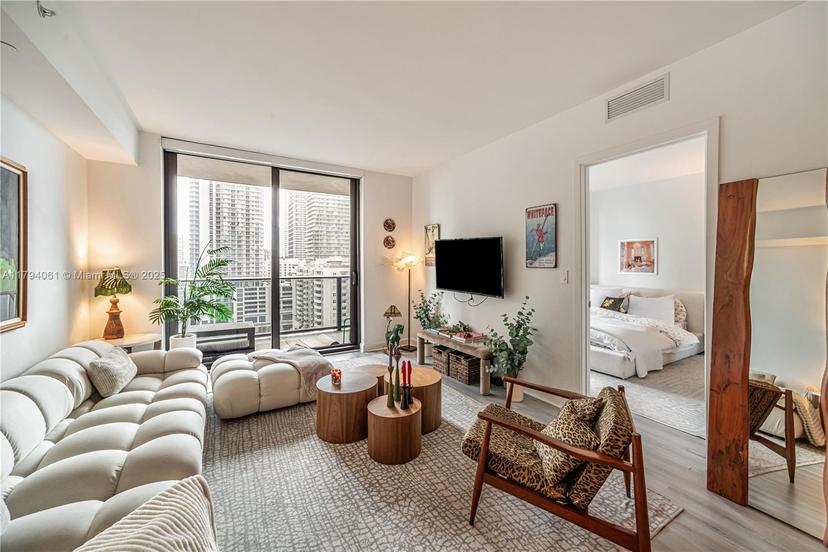 Picture of 45 SW 9Th St # 1204, Miami FL 33130
