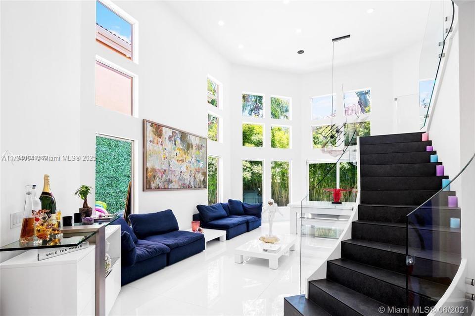 Picture of 3710 NE 208Th Ter, Aventura, FL 33180