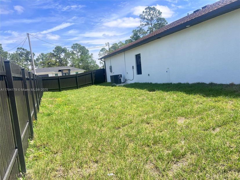Picture of 920 E Barton St, Lehigh Acres FL 33974